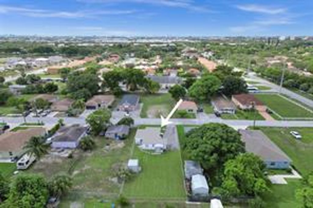 2055 NW 8th Street, Pompano Beach, FL 33069