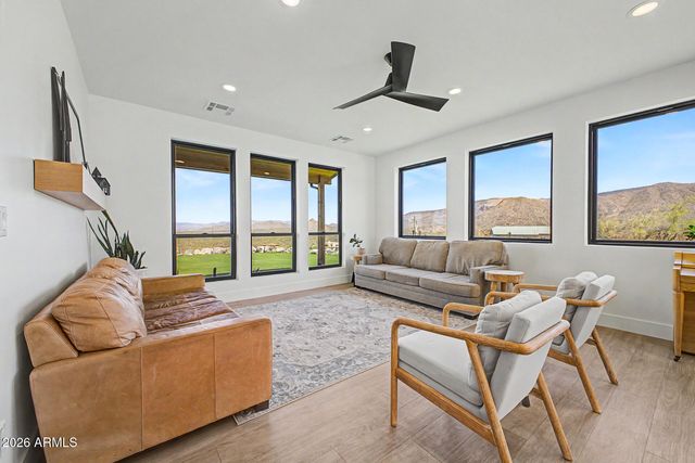 45513 N 23rd Place, New River, AZ 85087