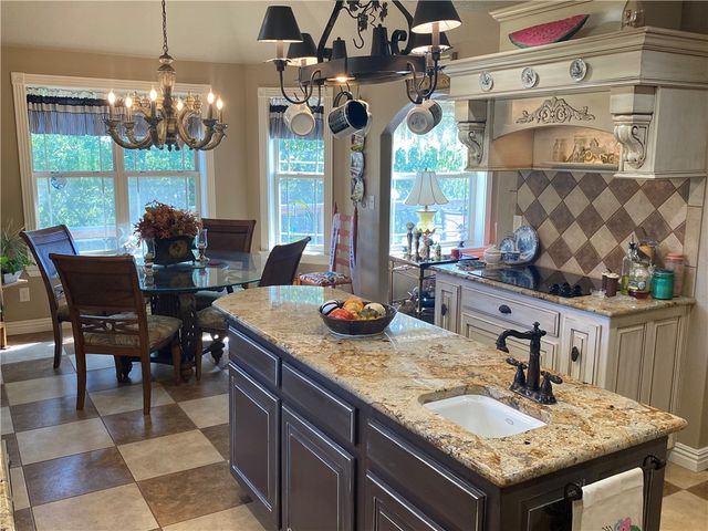 13040 Riders Lane, Gravette, AR 72736