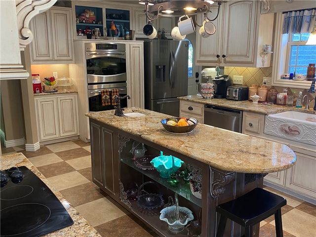 13040 Riders Lane, Gravette, AR 72736