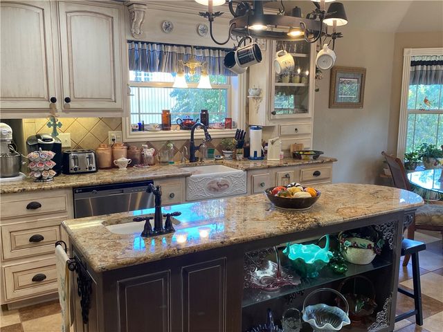 13040 Riders Lane, Gravette, AR 72736