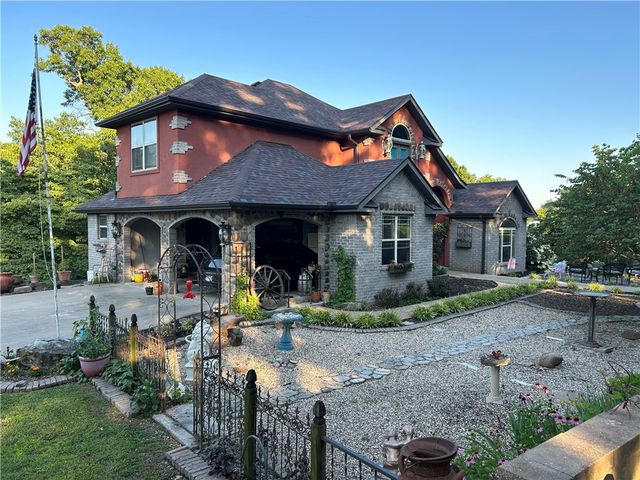 13040 Riders Lane, Gravette, AR 72736
