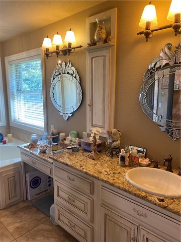 13040 Riders Lane, Gravette, AR 72736