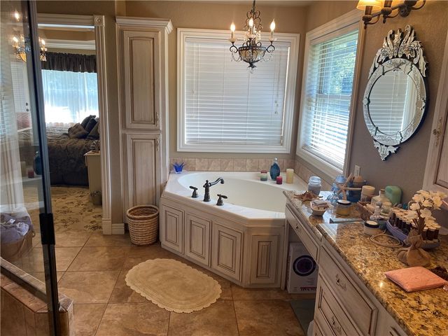 13040 Riders Lane, Gravette, AR 72736