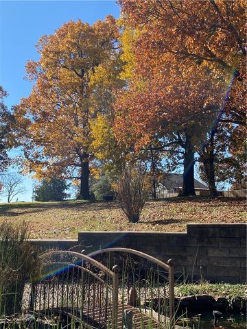 13040 Riders Lane, Gravette, AR 72736
