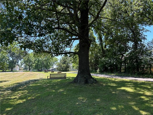 13040 Riders Lane, Gravette, AR 72736