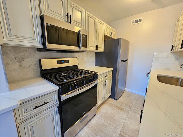 199 Artist Lake Drive, Middle Island, NY 11953