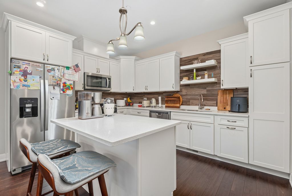 230 S Cass Avenue, Westmont, IL 60559 — photo 2