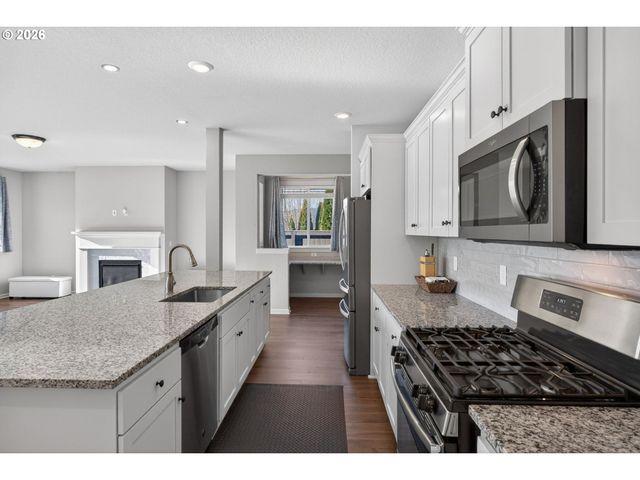 2032 SILVERSTONE Dr, Forest Grove, OR 97116