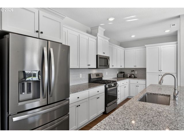 2032 SILVERSTONE Dr, Forest Grove, OR 97116