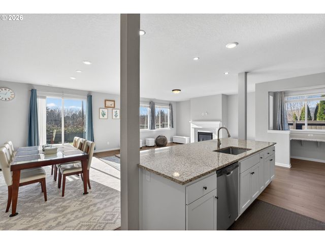 2032 SILVERSTONE Dr, Forest Grove, OR 97116