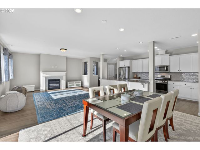 2032 SILVERSTONE Dr, Forest Grove, OR 97116