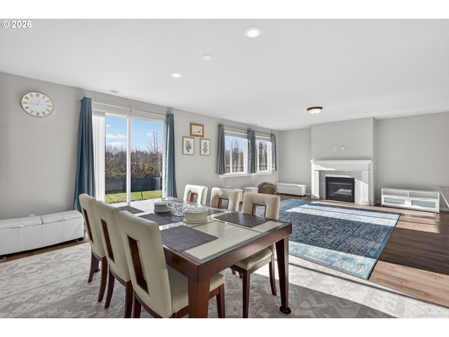 2032 SILVERSTONE Dr, Forest Grove, OR 97116