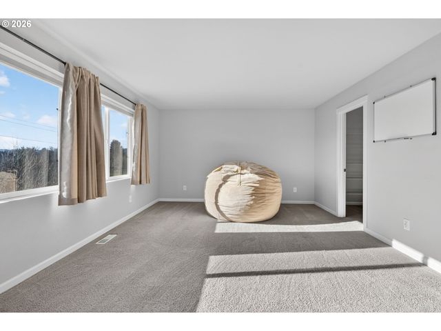 2032 SILVERSTONE Dr, Forest Grove, OR 97116