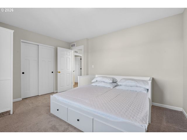 2032 SILVERSTONE Dr, Forest Grove, OR 97116