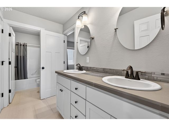 2032 SILVERSTONE Dr, Forest Grove, OR 97116