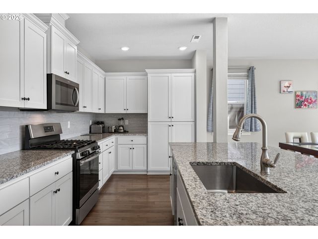 2032 SILVERSTONE Dr, Forest Grove, OR 97116