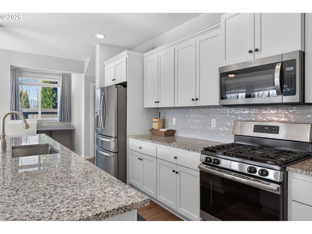 2032 SILVERSTONE Dr, Forest Grove, OR 97116