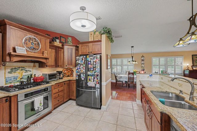1810 Whispering Oaks Circle, Melbourne, FL 32934