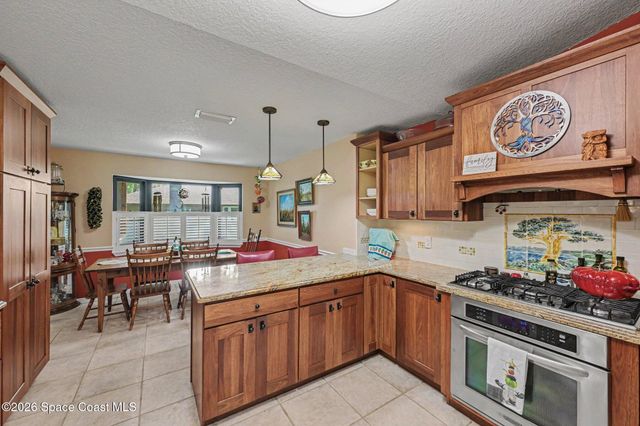 1810 Whispering Oaks Circle, Melbourne, FL 32934