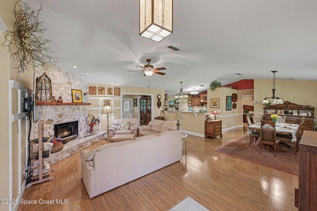 1810 Whispering Oaks Circle, Melbourne, FL 32934