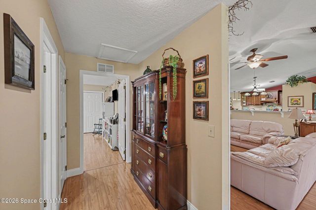 1810 Whispering Oaks Circle, Melbourne, FL 32934