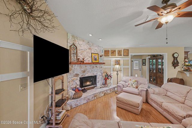 1810 Whispering Oaks Circle, Melbourne, FL 32934