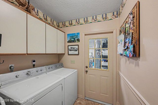 1810 Whispering Oaks Circle, Melbourne, FL 32934