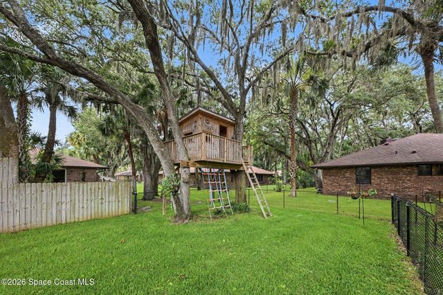 1810 Whispering Oaks Circle, Melbourne, FL 32934