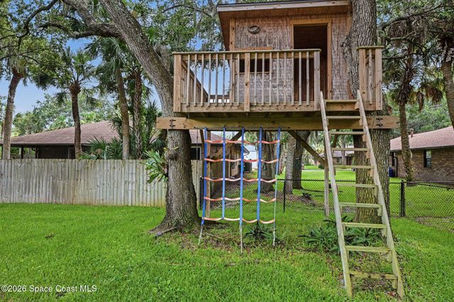 1810 Whispering Oaks Circle, Melbourne, FL 32934