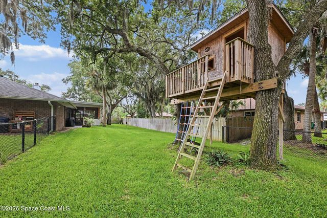 1810 Whispering Oaks Circle, Melbourne, FL 32934