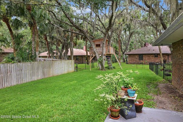 1810 Whispering Oaks Circle, Melbourne, FL 32934