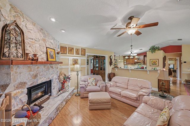 1810 Whispering Oaks Circle, Melbourne, FL 32934