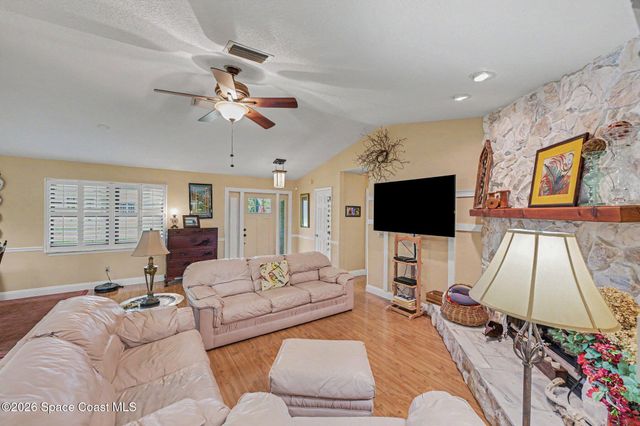 1810 Whispering Oaks Circle, Melbourne, FL 32934