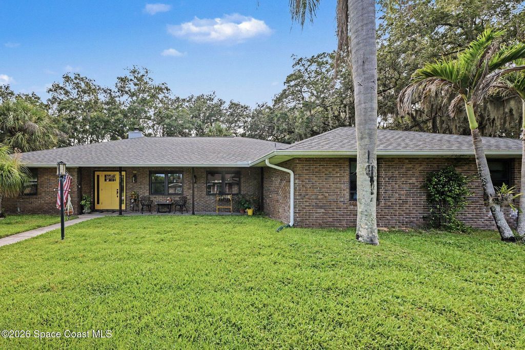 1810 Whispering Oaks Circle, Melbourne, FL 32934