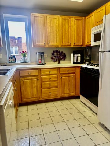 6238 26th Street 201, Berwyn, IL 60402