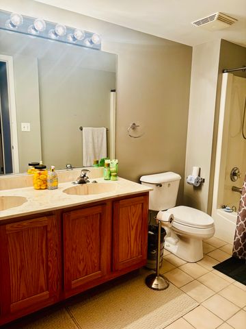 6238 26th Street 201, Berwyn, IL 60402