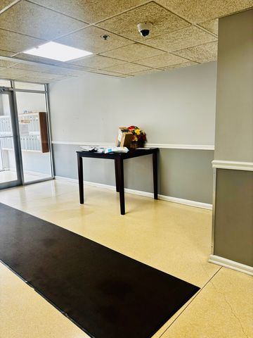 6238 26th Street 201, Berwyn, IL 60402