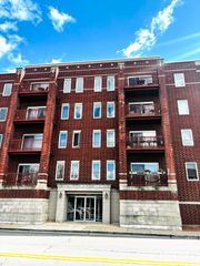 6238 26th Street 201, Berwyn, IL 60402