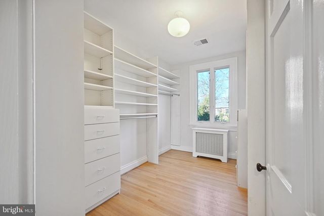 3216 KLINGLE RD NW, Washington, DC 20008