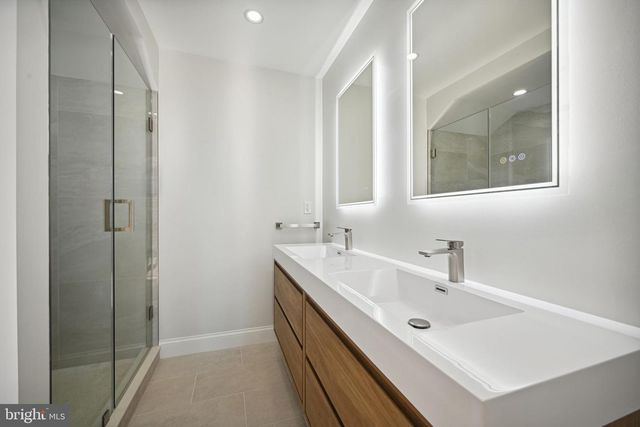 3216 KLINGLE RD NW, Washington, DC 20008