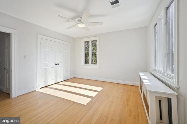 3216 KLINGLE RD NW, Washington, DC 20008