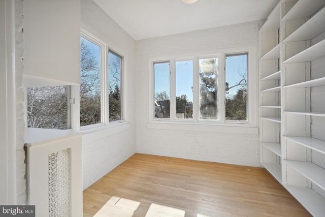 3216 KLINGLE RD NW, Washington, DC 20008