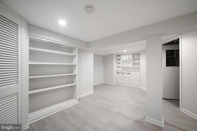 3216 KLINGLE RD NW, Washington, DC 20008