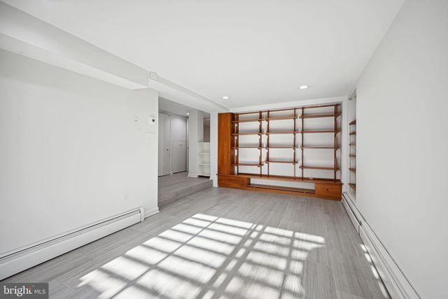 3216 KLINGLE RD NW, Washington, DC 20008