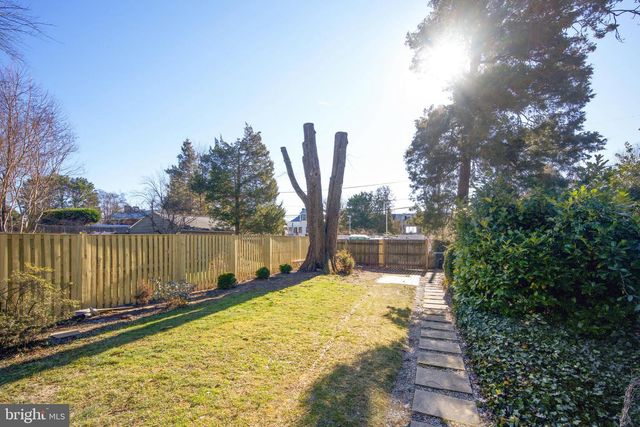 3216 KLINGLE RD NW, Washington, DC 20008