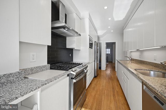 3216 KLINGLE RD NW, Washington, DC 20008