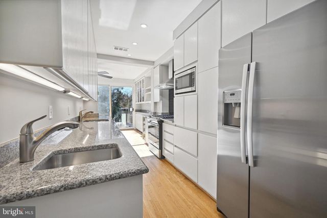 3216 KLINGLE RD NW, Washington, DC 20008