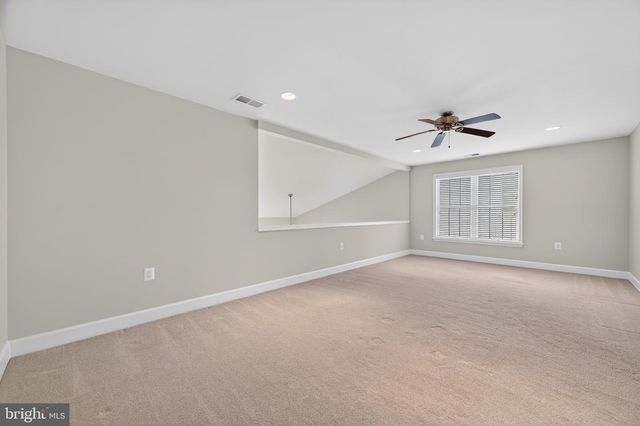 44397 MALTESE FALCON SQ, Ashburn, VA 20147