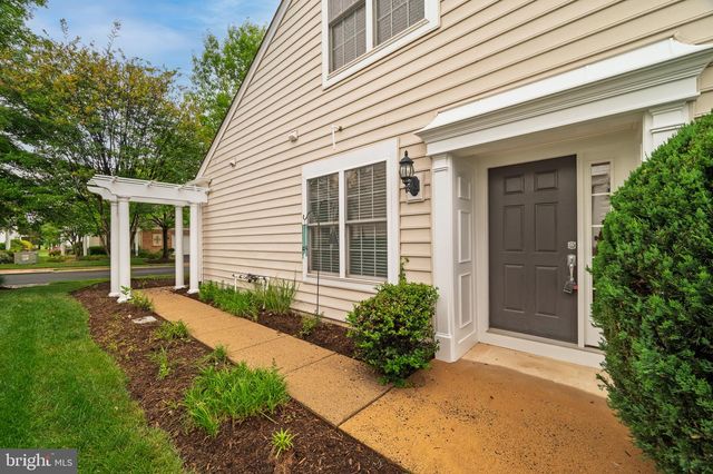 44397 MALTESE FALCON SQ, Ashburn, VA 20147